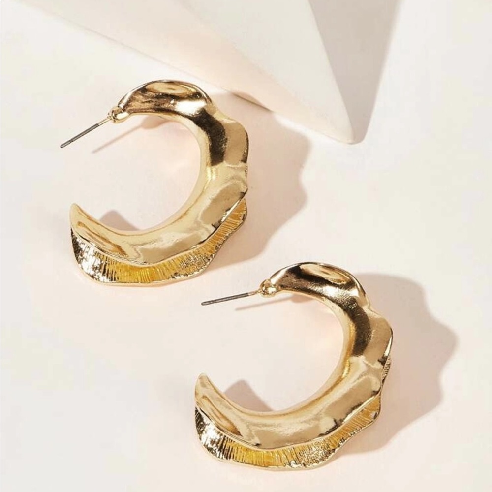 Gold moon shaped earrings - Picture 2 of 4